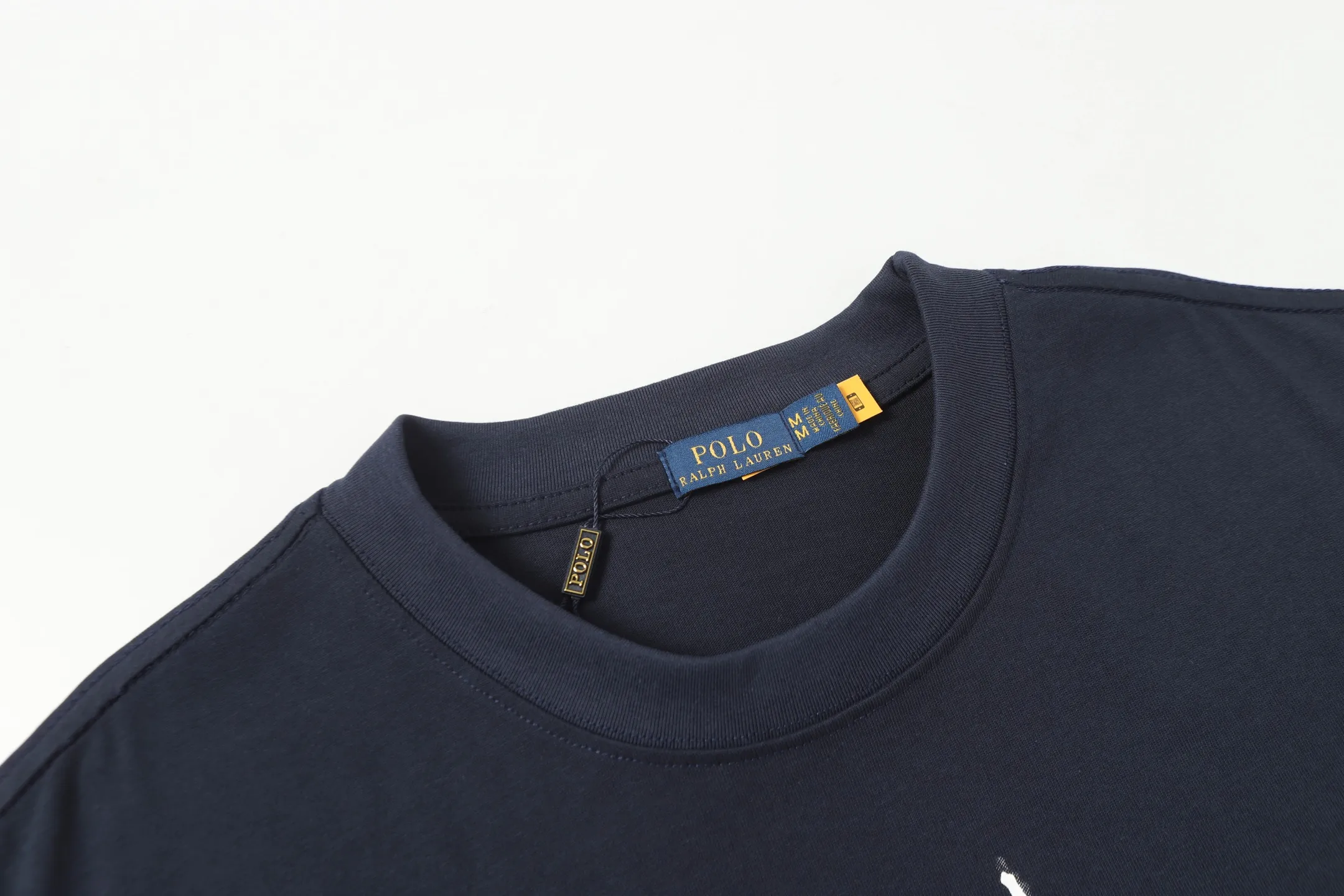 P130 Style number: A007 [Ralph Lauren classic classic printed round neck basic short sleeves] ✅270g double yarn fabric, custom woven and dyed threads ✅Original stickers Scan the QR code to enter the official website ✅Large version, loose and stylish, can wear up to 210 pounds Color: black, white, navy blue, dark gray, light gray Size: S-XL